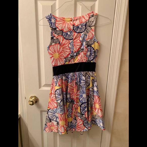 XOXO juniors sz 3 floral dress with flower accent - Picture 3 of 4